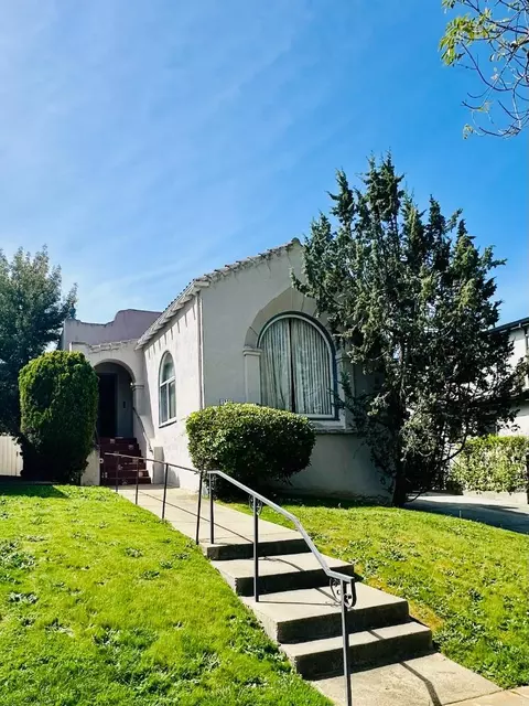 1341 Balboa, Burlingame, CA 94010