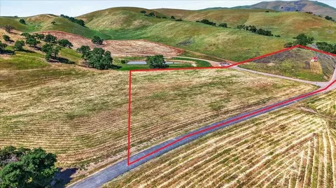 2 Pacheco Pass Highway, Hollister, CA 95023
