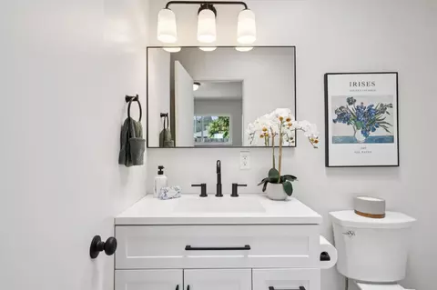 Bath - 851 Standish Rd, Pacifica, CA 94044 photo 1 of 3