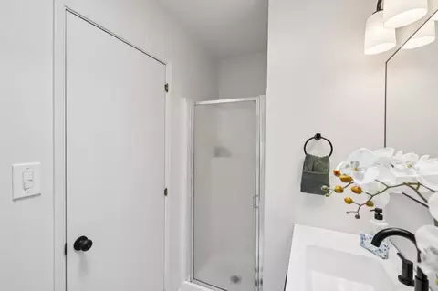 Bath - 851 Standish Rd, Pacifica, CA 94044 photo 2 of 3
