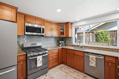 Kitchen - 1140 Valbusa, Gilroy, CA 95020 photo 2 of 2
