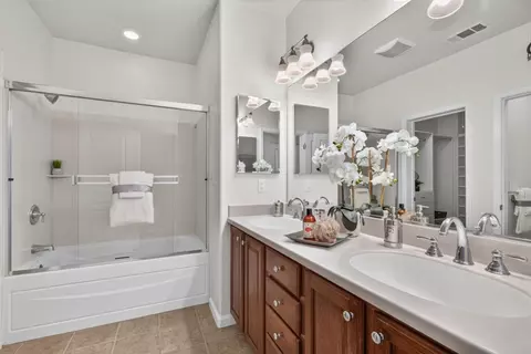 Bath - 461 Bedford Loop, Mountain View, CA 94043 photo 3 of 3