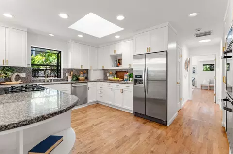 Kitchen - 537 Mountain View Ave, Mountain View, CA 94041 photo 1 of 6