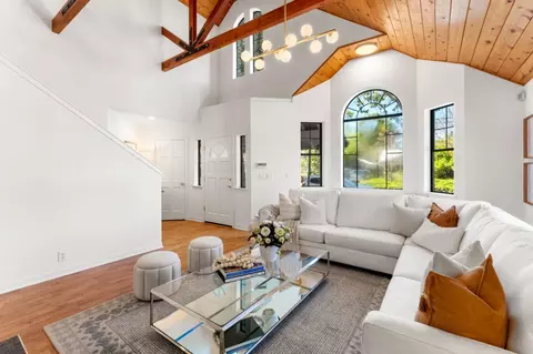 Living - 537 Mountain View Ave, Mountain View, CA 94041 photo 4 of 5