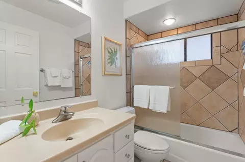 Bath - 537 Mountain View Ave, Mountain View, CA 94041 photo 2 of 3