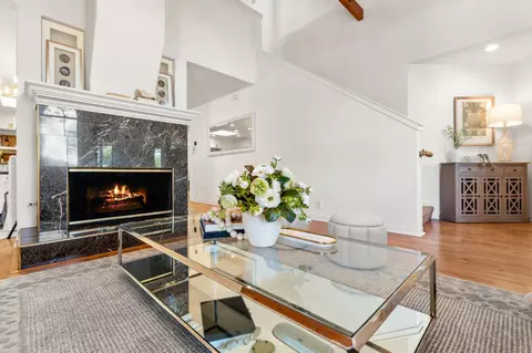 Living - 537 Mountain View Ave, Mountain View, CA 94041 photo 2 of 5