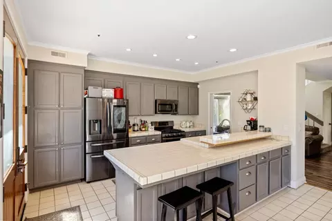 Kitchen - 17554 Sugarmill Rd, Salinas, CA 93908 photo 4 of 6