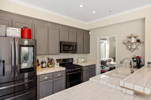 Kitchen - 17554 Sugarmill Rd, Salinas, CA 93908 photo 3 of 6