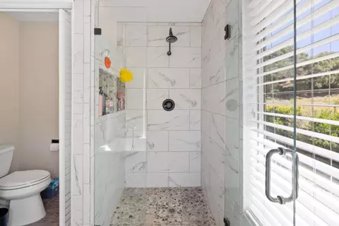 Bath - 17554 Sugarmill Rd, Salinas, CA 93908 photo 4 of 6
