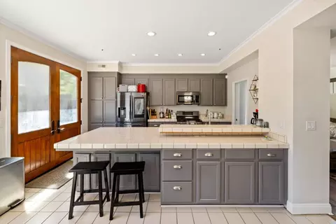 Kitchen - 17554 Sugarmill Rd, Salinas, CA 93908 photo 5 of 6