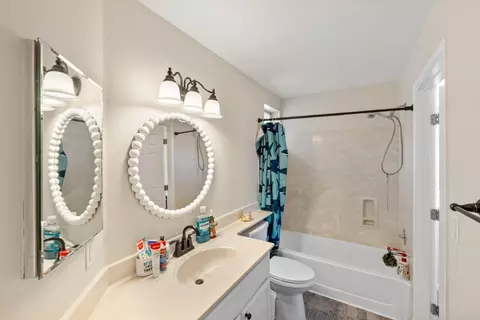 Bath - 17554 Sugarmill Rd, Salinas, CA 93908 photo 5 of 6