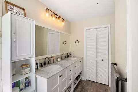 Bath - 17554 Sugarmill Rd, Salinas, CA 93908 photo 1 of 6