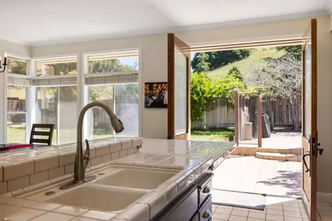 Kitchen - 17554 Sugarmill Rd, Salinas, CA 93908 photo 6 of 6