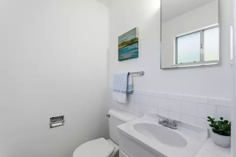 Bath - 771 Seacliff Dr, Aptos, CA 95003 photo 2 of 2
