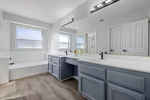 Bath - 2604 Snyder Ave, Modesto, CA 95356 photo 3 of 5