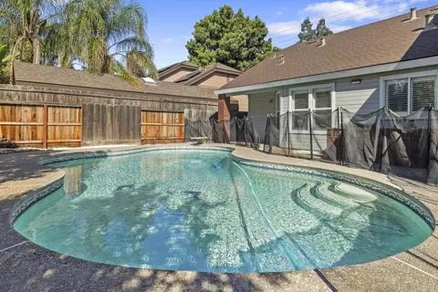 Exterior - 2604 Snyder Ave, Modesto, CA 95356 photo 5 of 6