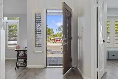 Entry Way - 2604 Snyder Ave, Modesto, CA 95356 photo 2 of 12