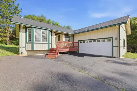 13074 Jackson Mill Dr, Groveland, CA 95321