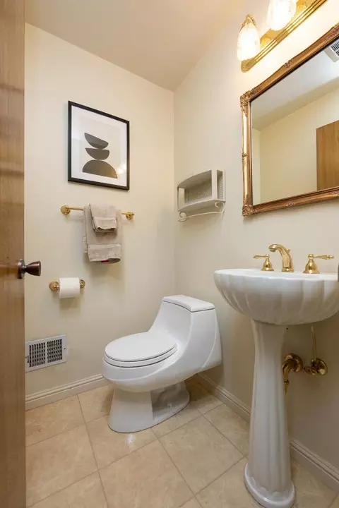 Bath - 1255 Tuolumne Rd, Millbrae, CA 94030 photo 3 of 3