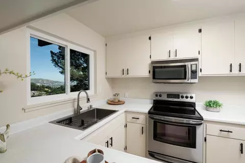 Kitchen - 1255 Tuolumne Rd, Millbrae, CA 94030 photo 2 of 3