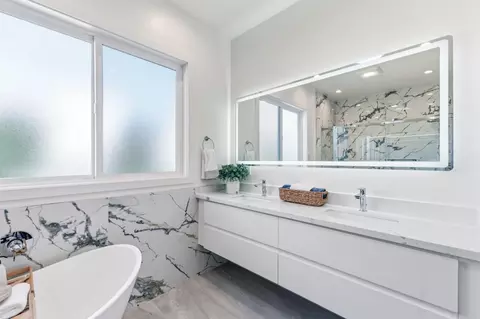 Bath - 3036 22nd Ave, San Francisco, CA 94132 photo 3 of 13