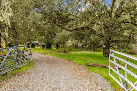 28750 Underwood Rd, Salinas, CA 93908 photo 2