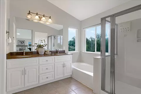 Bath - 4480 Peacock Ct, Dublin, CA 94568 photo 6 of 7