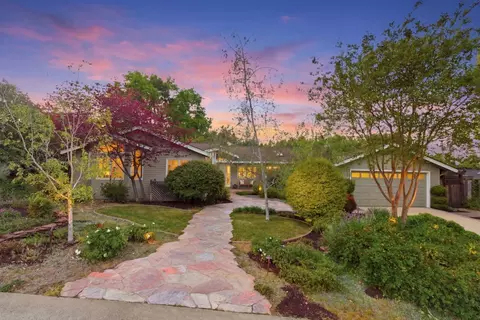 1037 Yorkshire Dr, Los Altos, CA 94024