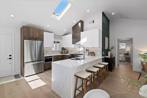 220 Lindbergh St, San Mateo, CA 94401
