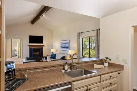 Kitchen - 4 Ocean Pines Ln, Pebble Beach, CA 93953 photo 3 of 4
