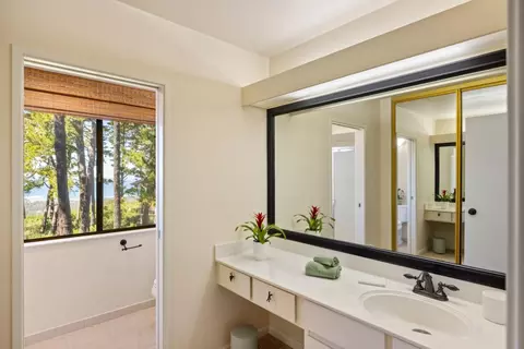 Bath - 4 Ocean Pines Ln, Pebble Beach, CA 93953 photo 2 of 4