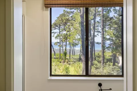 Bath - 4 Ocean Pines Ln, Pebble Beach, CA 93953 photo 4 of 4