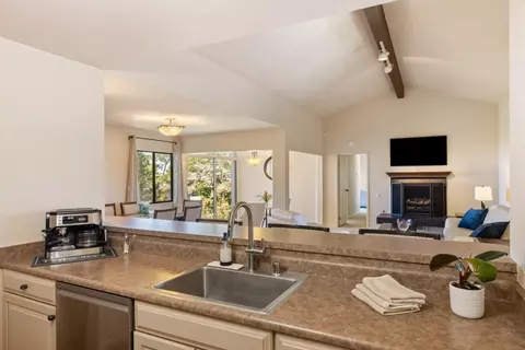 Kitchen - 4 Ocean Pines Ln, Pebble Beach, CA 93953 photo 4 of 4