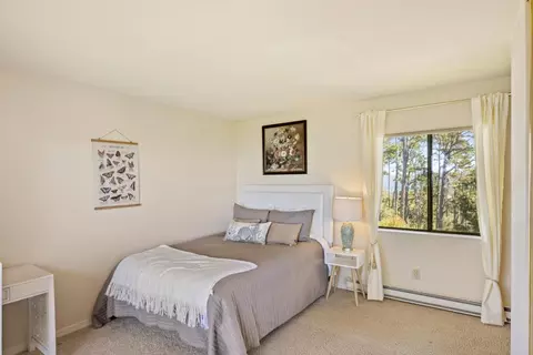 Bedroom - 4 Ocean Pines Ln, Pebble Beach, CA 93953 photo 5 of 7