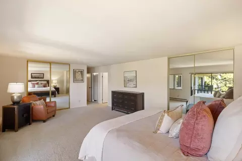 Bedroom - 4 Ocean Pines Ln, Pebble Beach, CA 93953 photo 4 of 7