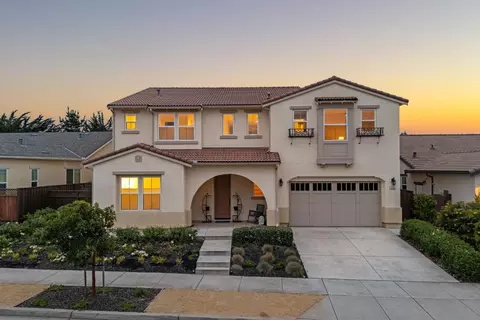 600 Bluffs Dr, Marina, CA 93933
