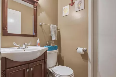 Bath - 1425 Luxton St, Seaside, CA 93955 photo 2 of 2