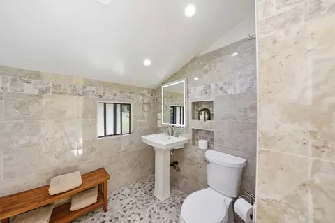 Bath - 701 Day Valley Rd, Aptos, CA 95003 photo 6 of 7