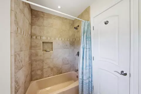 Bath - 701 Day Valley Rd, Aptos, CA 95003 photo 5 of 7