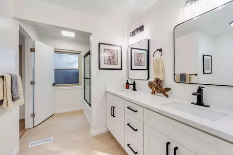 Bath - 744 Jackpine Ct, Sunnyvale, CA 94086 photo 2 of 3