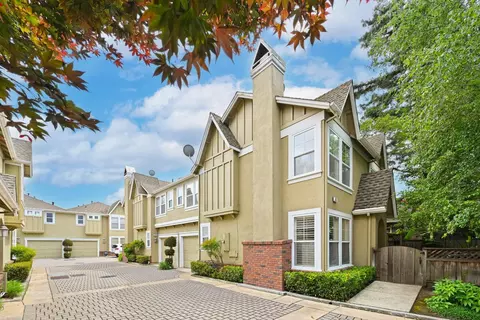 707 Valparaiso Ave, Menlo Park, CA 94025