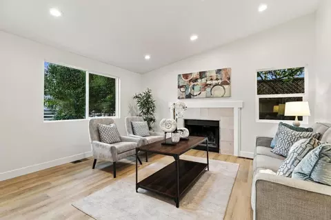 Living - 837 Dwight Ave, Sunnyvale, CA 94086 photo 2 of 3