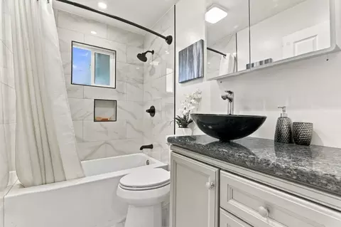 Bath - 837 Dwight Ave, Sunnyvale, CA 94086 photo 1 of 2