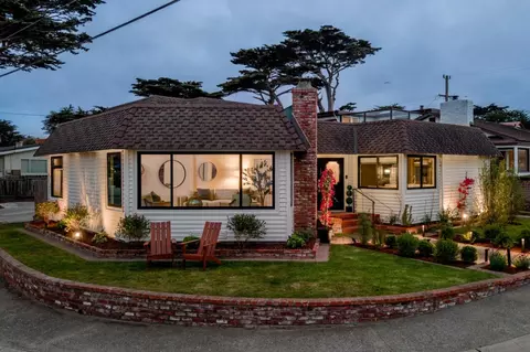 25 Coral St, Pacific Grove, CA 93950