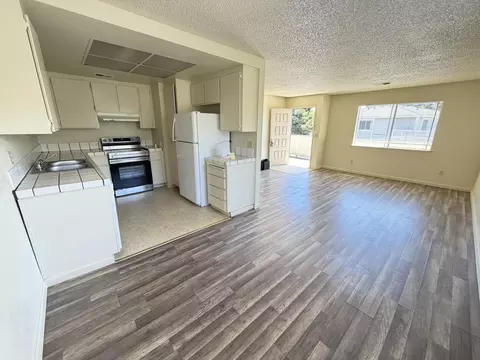 Living - 1791 Cherokee Dr 4, Salinas, CA 93906 photo 2 of 2