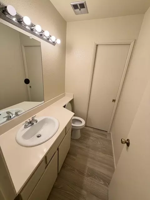 Bath - 1791 Cherokee Dr 4, Salinas, CA 93906 photo 3 of 3