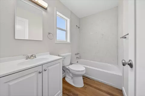 Bath - 1605 Cherokee Dr, Salinas, CA 93906 photo 1 of 2