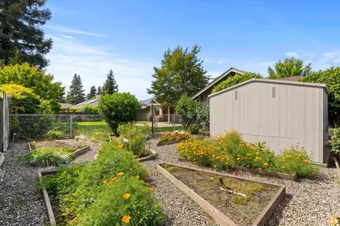 Exterior - 1425 Winkle Dr, Chico, CA 95926 photo 10 of 11