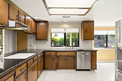 Kitchen - 1425 Winkle Dr, Chico, CA 95926 photo 3 of 9