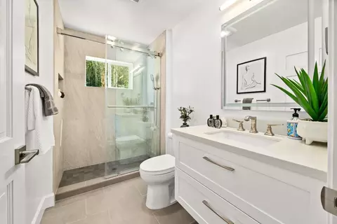 Bath - 255 Thunderbird Dr, Aptos, CA 95003 photo 2 of 3